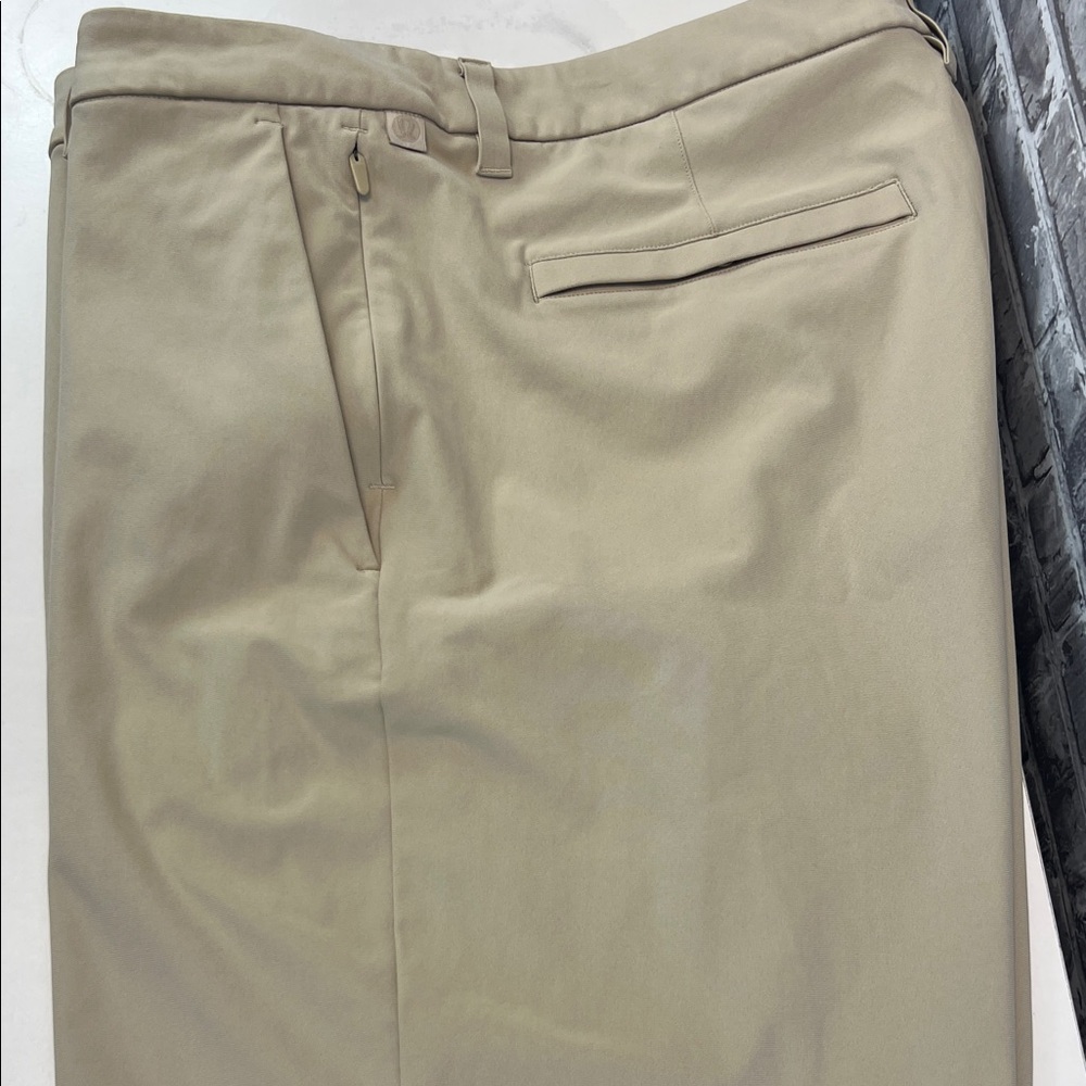 Men's Lululemon Beige shorts - Picture 12 of 12
